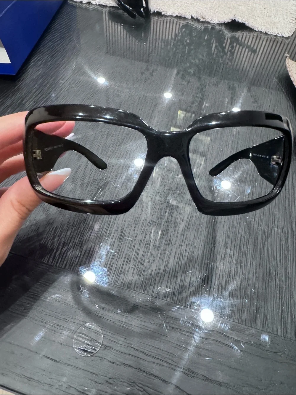 Chanel Black Logo CC Sunglasses - Picture 3 of 7